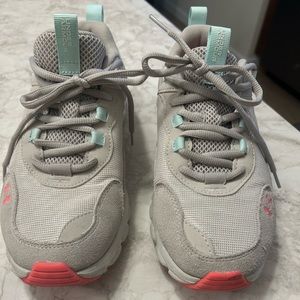Like new Under Armour women’s athletic shoes.